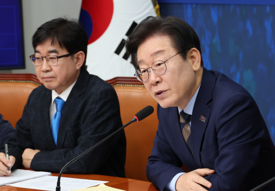 이재명 더불어민주당 대표가 26일 오전 서울 여의도 국회에서 열린 민생연석회의 출범식에서 발언하고 있다. 연합뉴스